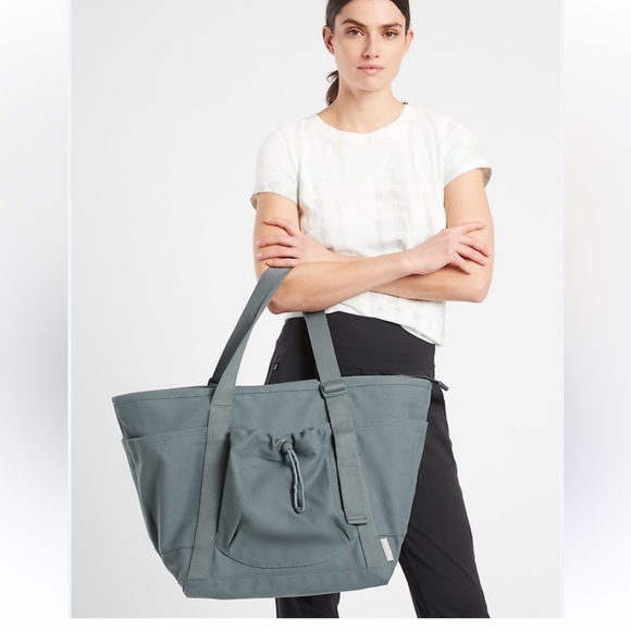 Athleta Kinetic Large Weekender Tote Bag Mauve Top Zipper Pockets Travel Sleeve - Picture 3 of 14